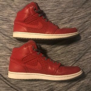 Air Jordan 1 Phat Varsity Red